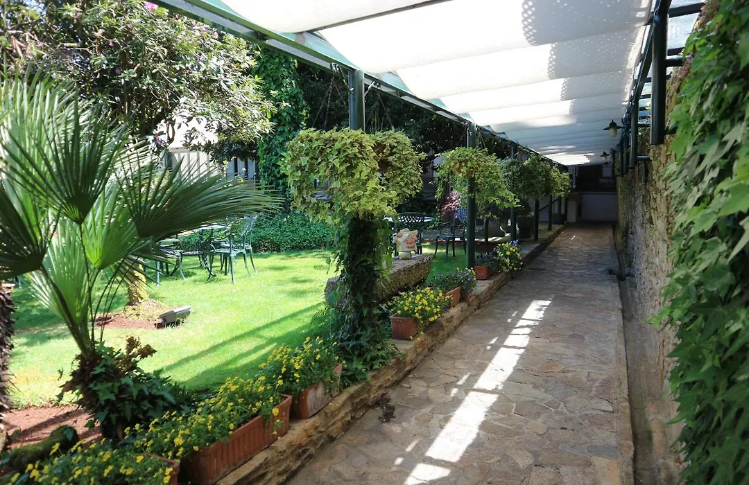 Hotel Virxe Da Cerca By Pousadas De Compostela-1