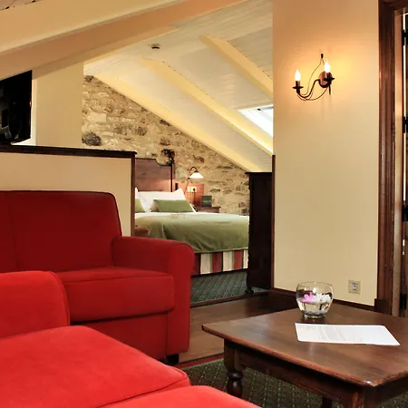 Hotel Virxe Da Cerca By Pousadas De Compostela-3